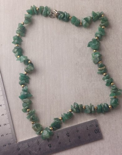 Collier en pierres vertes