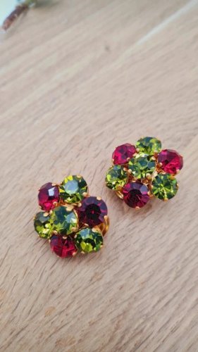 Collier et boucles doreilles signées Dominique . A - strass rouges et verts