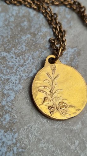 Collier et médaille de jésus signée Lasserre - en plaqué Or (Fix et Galy )