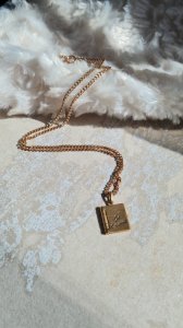 Collier et pendentif plaqué or ( livret Je TAime )