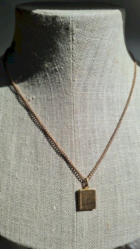 Collier et pendentif plaqué or ( livret Je TAime )