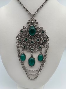 COLLIER FANATAISIE STYLE ORIENTALE ALLIAGE GRIS OXYDES VERTS 66 GRAMMES  W553