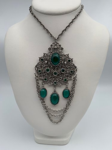 COLLIER FANATAISIE STYLE ORIENTALE ALLIAGE GRIS OXYDES VERTS 66 GRAMMES  W553