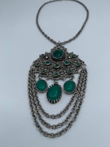 COLLIER FANATAISIE STYLE ORIENTALE ALLIAGE GRIS OXYDES VERTS 66 GRAMMES  W553