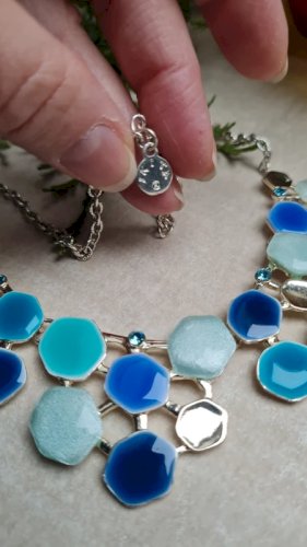 collier Ikita neuf émaillée bleu lagon