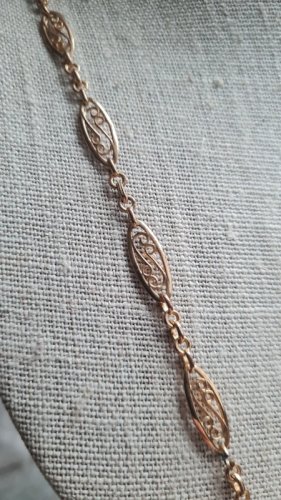 collier long ancien en plaqué or filigrane