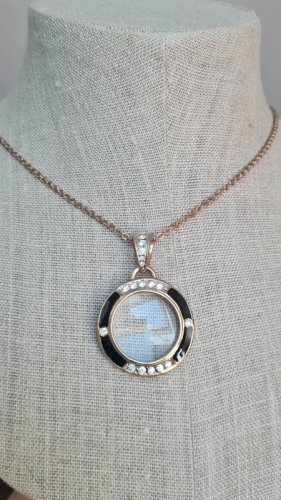 Collier pendentif loupe avec strass dans sa boite