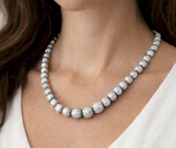 Graduated Bead Necklace Silver Metal Vintage Chic Elegant Classic
