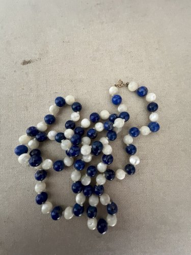 Collier perles lapis-lazuli nacre fermoir or 18 Kt poinçon aigle vintage ancien