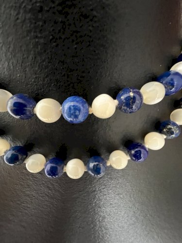 Collier perles lapis-lazuli nacre fermoir or 18 Kt poinçon aigle vintage ancien
