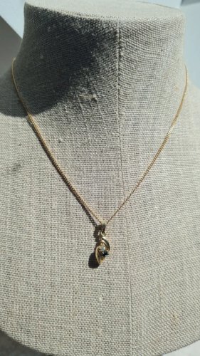 Collier  plaqué or et petits saphirs