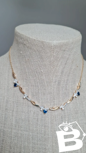 Collier plaqué or Masque et saphir bleu & blanc