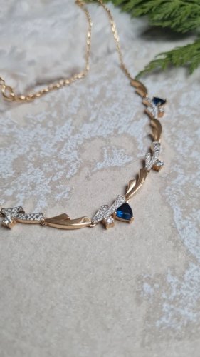 Collier plaqué or Masque et saphir bleu & blanc