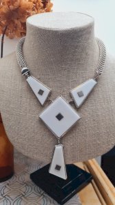 Collier Poggi paris en métal argenté vintage années 80 /90 graphique