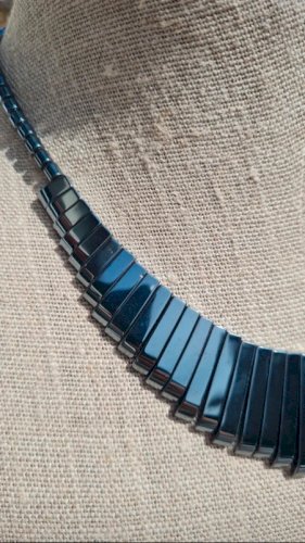 collier -ras de cou - collier en Hématite- vintage