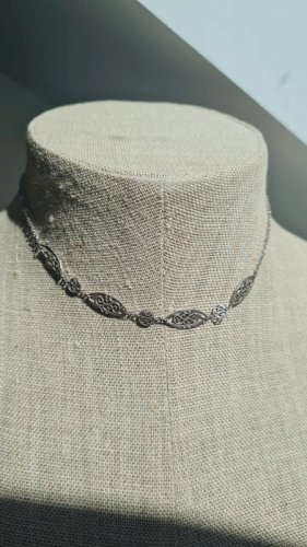 Collier - ras de cou en argent filigrane ancien