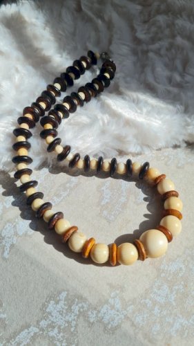 Collier - ras de cou-  en matière noble et bois