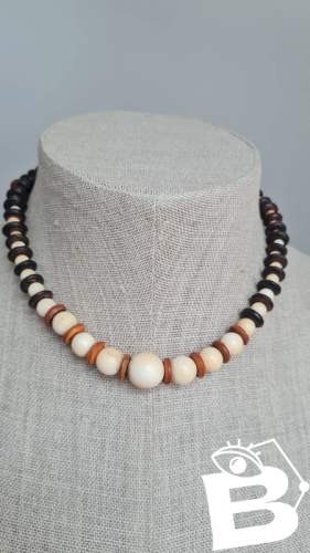 Collier - ras de cou-  en matière noble et bois