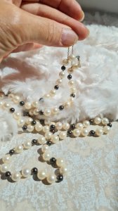 Necklace - choker - clasp in gold with eagle heads and faux pearls.