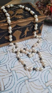 Necklace - choker - clasp in gold with eagle heads and faux pearls
