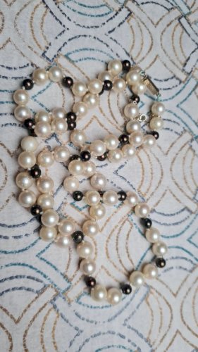 Collier -ras de cou- fermoir en or têtes d aigles et en fausse perles