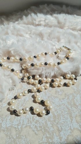 Collier -ras de cou- fermoir en or têtes d aigles et en fausse perles