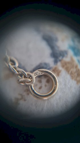 Collier -ras de cou- fermoir en or têtes d aigles et en fausse perles