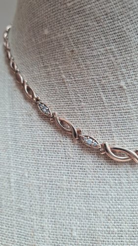 Collier- ras de cou - plaqué or