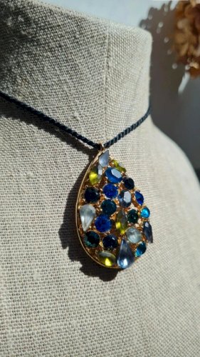 collier-ras de cou - vintage -strass -signé Belle Paris- collier fantaisie