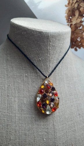 Collier - ras de cou - vintage -strass -signé Belle Paris- collier fantaisie