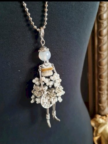 collier sautoir - collier fantaisie- argenté - chic- CRS- strass - perles