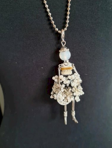 collier sautoir - collier fantaisie- argenté - chic- CRS- strass - perles