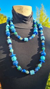 Collier - sautoir en pate de verre