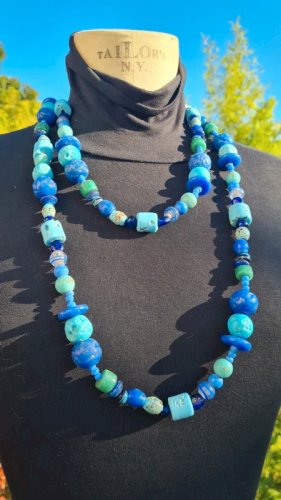 Collier - sautoir en pate de verre