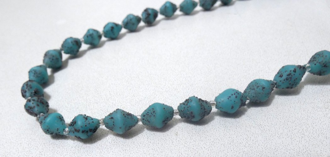 Collier sautoir vintage Bohème 115 cm – perles en pâte de verre turquoise