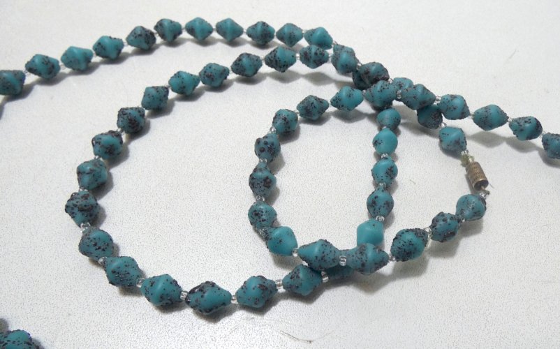 Collier sautoir vintage Bohème 115 cm – perles en pâte de verre turquoise
