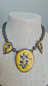 Enamelled necklace (Taratata)