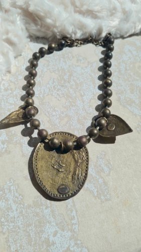 Collier ( Taratata ) émaillé