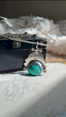 Collier touareg bijou de prestigetraditionnel en argent et une pierre deturquoise