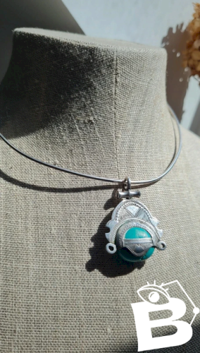 Collier touareg bijou de prestigetraditionnel en argent et une pierre deturquoise