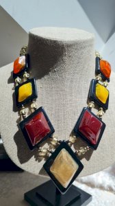 Vintage oversized necklace from the 1960s/70s in plastic