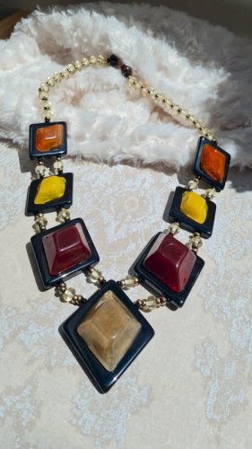 Collier vintage oversize années 60/70 en plastique