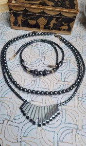 Necklaces - choker in Hematite
