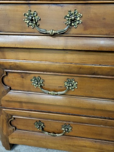 COMMODE 3 TIROIRS EN MERISIER DU XVII ème SIECLE
