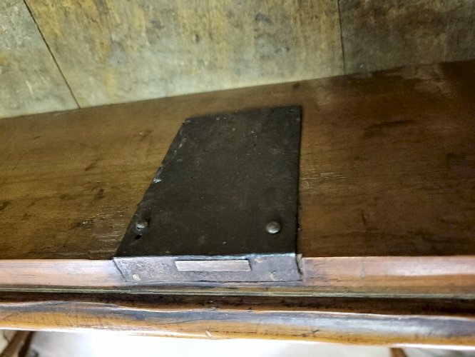 COMMODE 3 TIROIRS EN MERISIER DU XVII ème SIECLE
