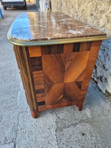 COMMODE 3 TIROIRS LOUIS XV EN MARQUETERIE ET BRONZE PLATEAU MARBRE