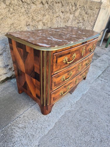 COMMODE 3 TIROIRS LOUIS XV EN MARQUETERIE ET BRONZE PLATEAU MARBRE