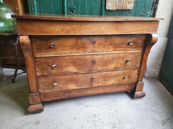 COMMODE A CROSSE EN NOYER AVEC 4 TIROIRS ET UN PLATEAU BOIS DU XIX ème SIECLE