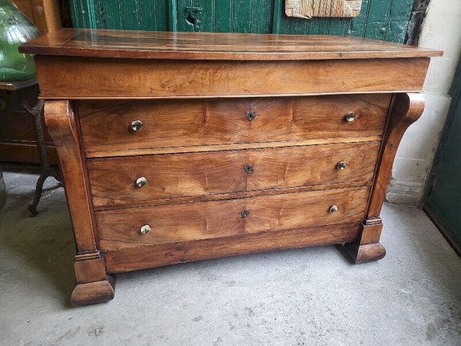 COMMODE A CROSSE EN NOYER AVEC 4 TIROIRS ET UN PLATEAU BOIS DU XIX ème SIECLE