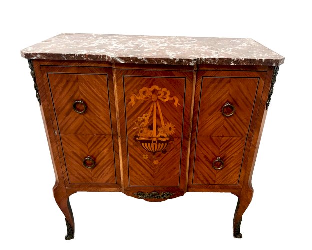 Commode a ressaut de style Transtion en bois marqueté XX siècle